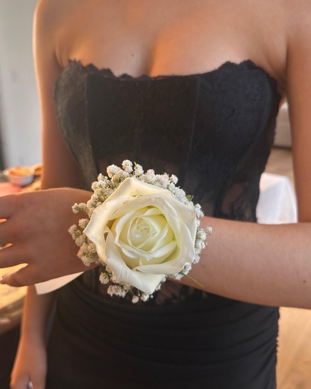 Category B corsage 1